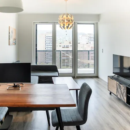 Waterfront Buda Hills Views&free Parking Apartamento Budapeste