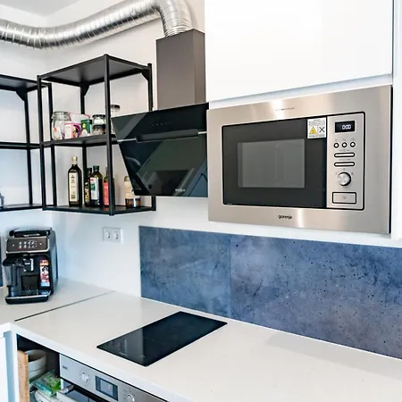 Waterfront Buda Hills Views&free Parking Apartmán