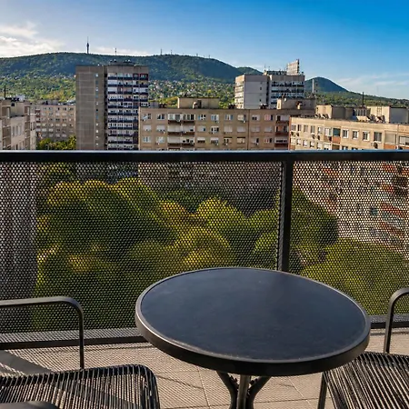 Waterfront Buda Hills Views&free Parking Apartmán *