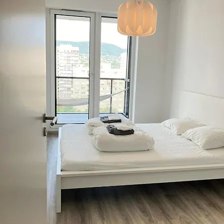 Waterfront Buda Hills Views&free Parking