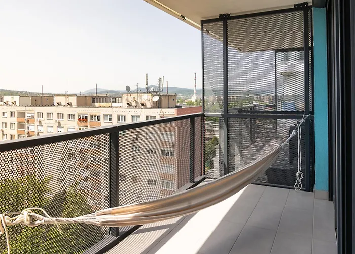 Waterfront Buda Hills Views&free Parking *