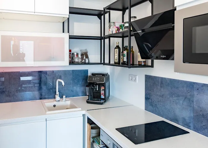 Daire Waterfront Buda Hills Views&free Parking *