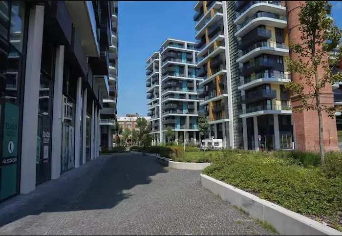 Waterfront Buda Hills Views&free Parking